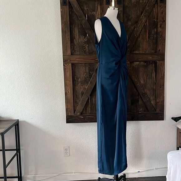 PRETTYGARDEN Satin Ruched Bodycon
Dress Twist Front V Neck Sleeveless Sp… - Picture 7 of 14